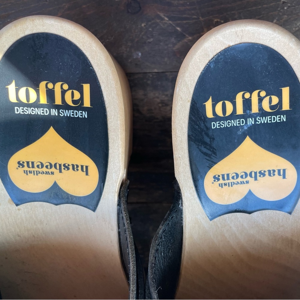 Swedish Hasbeens Black Leather Clogs with Natural Wood Sole - Picture 3 of 4